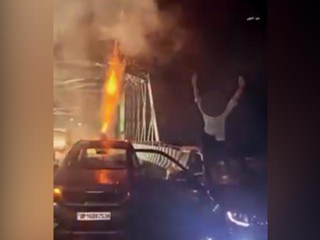 Two Class 12 Students Set Off Fireworks From The Middle Of Highway In Ghaziabad