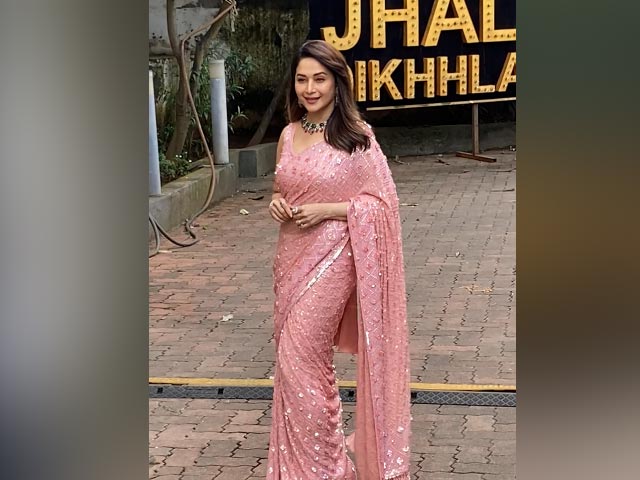 'झलक दिखला जा' के सेट पर नजर आईं माधुरी दीक्षित