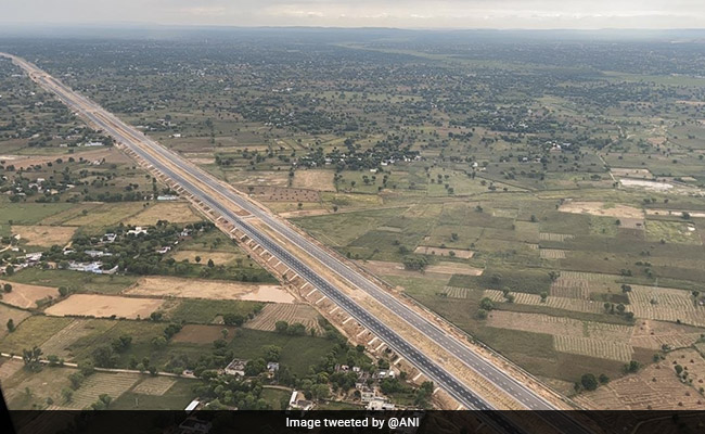 कैपिटल एक्सपेंडीचर क्या है जिसे निर्मला सीतारमण ने बजट में 33 फीसदी बढ़ाया, इसका फायदा समझें