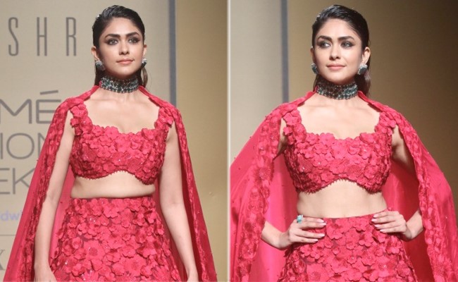 Mrunal Thakur Walks Right Into Karwa Chauth 2022 In A Floral Red <i>Lehenga</i>