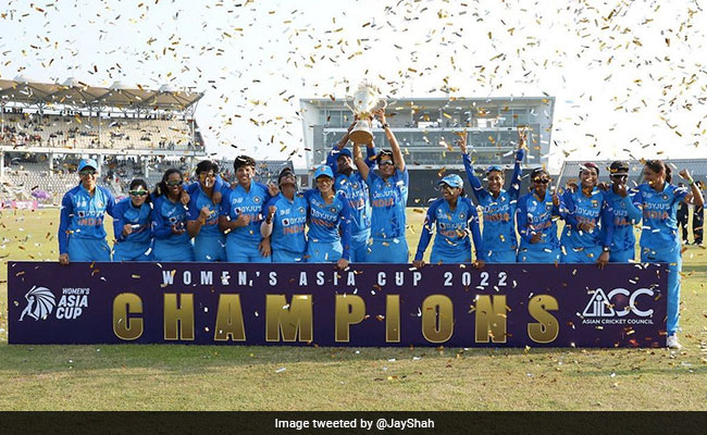 Shah Rukh Khan, Akshay Kumar, Anushka Sharma React To BCCI's Equal Pay Announcement