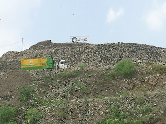 एनडीटीवी के ड्रोन कैमरे से इंडिया गेट से भी ऊंचा दिखा दिल्ली का लैंडफिल