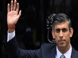 Rishi Sunak Wears Sacred Hindu Thread As He Enters UK PM Home Rishi Sunak Wears Sacred Hindu Thread As He Enters UK PM Home