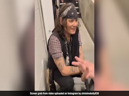 Watch: Johnny Depp Spotted Talking As Non-Bearded Jack Sparrow, Internet Stunned Watch: Johnny Depp Spotted Talking As Non-Bearded Jack Sparrow, Internet Stunned