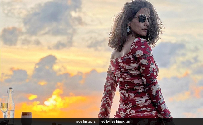 Hina Khan, Holidaying At A Beach Destination, Shares Sunset Pics