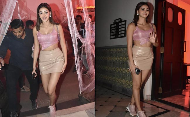 Birthday Girl Ananya Panday Looked "Pretty, Hot And Tempting" In A Pink Crop Top And Beige Skirt