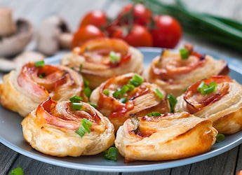 How To Make Veg Pizza Sliders For Weekend Indulgence How To Make Veg Pizza Sliders For Weekend Indulgence