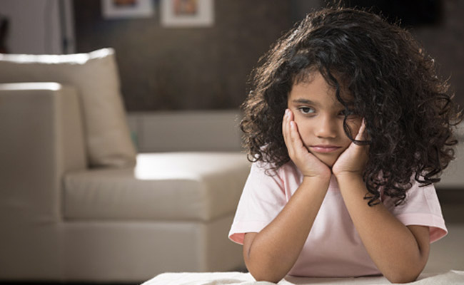 Parenting Tips: बच्चे का व्यवहार होने लगा है नकारात्मक, तो इस तरह लाएं उसके बिहेवियर में बदलाव