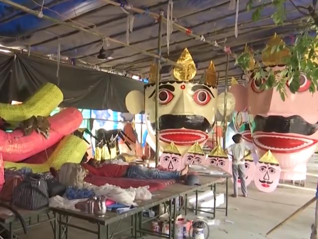 Artistes Make Effigies For Dussehra In Patna