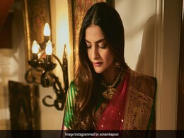 लाल-हरे बनारसी लहंगे में तैयार हुईं Sonam Kapoor, पति आनंद आहूजा की इस वजह से नहीं रखा करवा चौथ का व्रत लाल-हरे बनारसी लहंगे में तैयार हुईं Sonam Kapoor, पति आनंद आहूजा की इस वजह से नहीं रखा करवा चौथ का व्रत