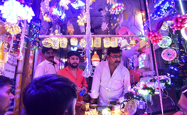 कोरोना काल में फीकी रहने के बाद इस दीवाली चमकी भारतीय अर्थव्यवस्था, जानें- कैसा रहा ग्रोथ?