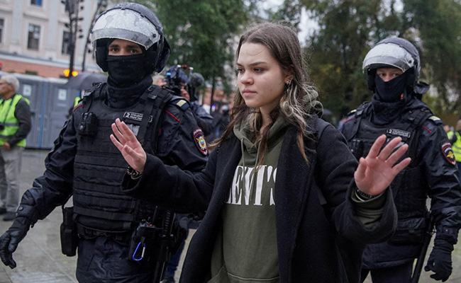 Many Women In Russia Charged In Relation To Anti-War Protests: Report