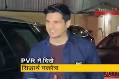 मुंबई : सिद्धार्थ मल्होत्रा ने फैंस के साथ क्लिक कराई फोटो मुंबई : सिद्धार्थ मल्होत्रा ने फैंस के साथ क्लिक कराई फोटो
