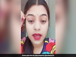 मंदिर में 'मुन्नी बदनाम हुई' पर बनाई इंस्टा रील, मध्य प्रदेश के गृहमंत्री ने दिया दखल मंदिर में 'मुन्नी बदनाम हुई' पर बनाई इंस्टा रील, मध्य प्रदेश के गृहमंत्री ने दिया दखल