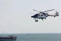 Coast Guard's Dhruv Chopper Shows Off Rescue Op During Defexpo22 In Gujarat Coast Guard's Dhruv Chopper Shows Off Rescue Op During Defexpo22 In Gujarat