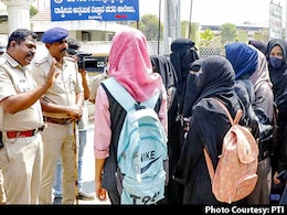 जस्टिस धूलिया ने हिजाब पर बैन लगाने के कर्नाटक HC के फैसले पर जताई असहमति, जानें क्या कहा? जस्टिस धूलिया ने हिजाब पर बैन लगाने के कर्नाटक HC के फैसले पर जताई असहमति, जानें क्या कहा?