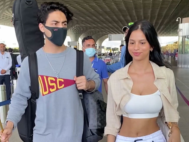 Shah Rukh Khan's Kids Aryan And Suhana Clicked At Airport