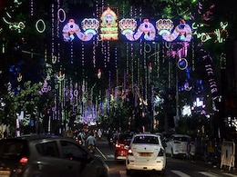 कोलकाता : पूजा पंडाल में महात्मा गांधी को महिषासुर के रूप में दर्शाने से हुआ विवाद कोलकाता : पूजा पंडाल में महात्मा गांधी को महिषासुर के रूप में दर्शाने से हुआ विवाद