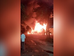 12 Dead, 30 Injured As Bus Catches Fire In Maharashtra's Nashik 12 Dead, 30 Injured As Bus Catches Fire In Maharashtra's Nashik