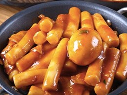 Spicy Korean Rice Cake Will Make Your K-Drama Binge Sessions Worthwhile- Recipe Video