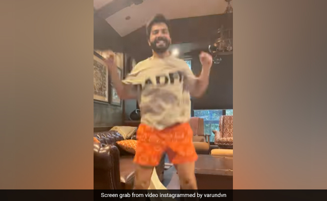 How Shah Rukh Khan, Varun Dhawan And Other Stars Reacted To Virat Kohli's Knock Against Pakistan