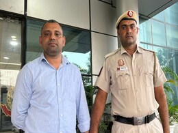 दिल्ली: IGI एयरपोर्ट से फर्जी विंग कमांडर गिरफ्तार, वायुसेना से जुड़े दस्तावेज बरामद दिल्ली: IGI एयरपोर्ट से फर्जी विंग कमांडर गिरफ्तार, वायुसेना से जुड़े दस्तावेज बरामद