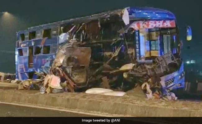 6 People Killed, 15 Injured After Bus Rams Into Trailer In Gujarat