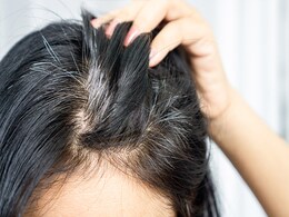 सफेद दिखने लगे हैं बाल तो हफ्ते में एकबार लगाना शुरू कर दें ये चीजें, White Hair फिर से होने लगेंगे काले  सफेद दिखने लगे हैं बाल तो हफ्ते में एकबार लगाना शुरू कर दें ये चीजें, White Hair फिर से होने लगेंगे काले