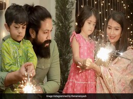 KGF स्टार यश ने परिवार के साथ कुछ यूं मनाई दिवाली, तस्वीरें शेयर कर लिखी दिल की बात KGF स्टार यश ने परिवार के साथ कुछ यूं मनाई दिवाली, तस्वीरें शेयर कर लिखी दिल की बात