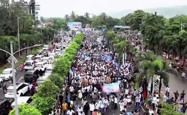 Watch: Thousands Gather In Vizag For Rally Supporting Decentralisation