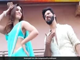 'भेड़िया' के प्रमोशन में वरुण-कृति ने पार की सभी हदें, सिनेमाघर की छत पर चढ़कर करने लगे डांस..देखें VIDEO 'भेड़िया' के प्रमोशन में वरुण-कृति ने पार की सभी हदें, सिनेमाघर की छत पर चढ़कर करने लगे डांस..देखें VIDEO
