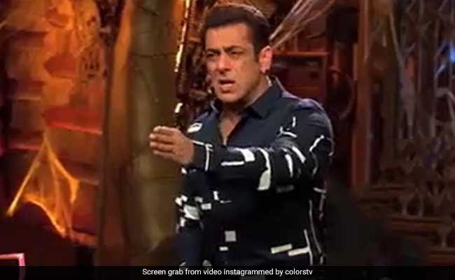 <i>Bigg Boss 16</i>: Salman Khan Schools Sumbul Touqeer For Weak Game