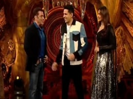 Salman Khan ने बिग बॉस के सेट पर सिद्धार्थ मल्होत्रा को कहा- शादी मुबारक, तो यूं शरमाए एक्टर Salman Khan ने बिग बॉस के सेट पर सिद्धार्थ मल्होत्रा को कहा- शादी मुबारक, तो यूं शरमाए एक्टर
