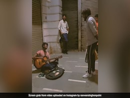 शॉपिंग करने गए शख्स ने पैसे मांग रहे बच्चे के साथ मिलकर गाया ऐसा गाना, देखती रह गई जनता, लोग बोले- दिन बन गया भाई ! शॉपिंग करने गए शख्स ने पैसे मांग रहे बच्चे के साथ मिलकर गाया ऐसा गाना, देखती रह गई जनता, लोग बोले- दिन बन गया भाई !