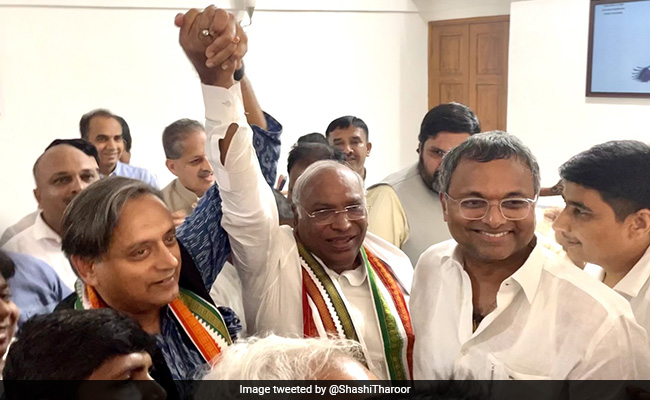 What Shashi Tharoor Said About M Kharge, Sonia Gandhi After Losing Polls