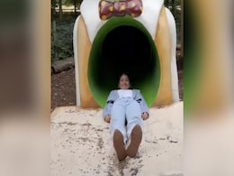 Video: बेटी वामिका को छोड़ पार्क में खुद यूं खेलने लगीं अनुष्का शर्मा, लोग बोले- 'छोटी बच्ची हो क्या' Video: बेटी वामिका को छोड़ पार्क में खुद यूं खेलने लगीं अनुष्का शर्मा, लोग बोले- 'छोटी बच्ची हो क्या'