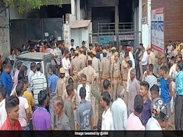 आगरा : अस्पताल में लगी आग, टॉप फ्लोर पर सो रहे डॉक्टर और बेटा-बेटी की मौत आगरा : अस्पताल में लगी आग, टॉप फ्लोर पर सो रहे डॉक्टर और बेटा-बेटी की मौत