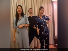 श्वेता तिवारी ने दोस्तों के साथ की पजामा पार्टी, 'चिकनी चिकनी कमर' गाने पर किया जोरदार डांस, देखें Video श्वेता तिवारी ने दोस्तों के साथ की पजामा पार्टी, 'चिकनी चिकनी कमर' गाने पर किया जोरदार डांस, देखें Video