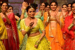 Watch: Malaika Arora Shows Dance Moves On Ramp Watch: Malaika Arora Shows Dance Moves On Ramp