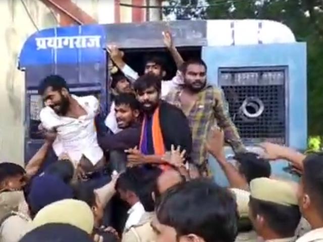 Police Take Agitating Students At Allahabad University Into Custody