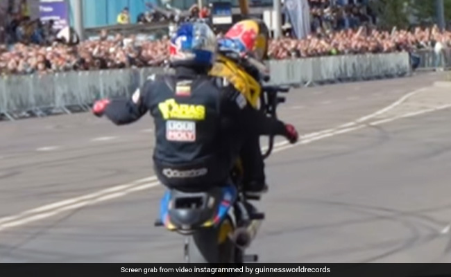 Lithuanian Biker Tries Longest No-Hand Motorcycle Wheelie Ever, Breaks Record