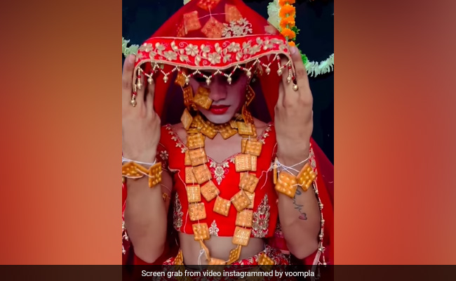 फैशन में उर्फी जावेद से भी आगे निकली ये 'दुल्हन', शादी का जोड़ पहन खुद को सजाया बिस्कुट से