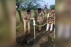 Video: How Liquor Came Out Of This Hand Pump In Madhya Pradesh Video: How Liquor Came Out Of This Hand Pump In Madhya Pradesh