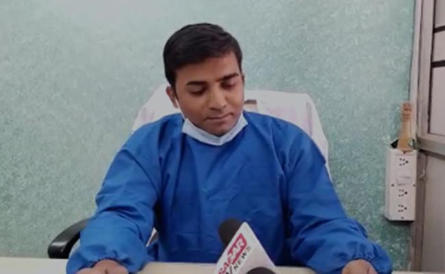 मध्यप्रदेश: मुस्लिम डॉक्टर का पहले 'श्री हरि'.. फिर दवाई का नाम लिखने का पर्चा हो रहा वायरल