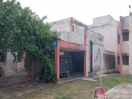 झांसी : रात 12 बजे अचानक जली लाइट, आईं खिड़कियां पीटने की आवाजें, घबराई छात्राओं ने छोड़ा हॉस्टल झांसी : रात 12 बजे अचानक जली लाइट, आईं खिड़कियां पीटने की आवाजें, घबराई छात्राओं ने छोड़ा हॉस्टल