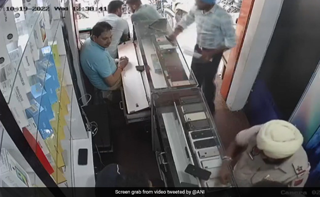 Video: Punjab Cop "Accidentally" Fires At Mobile Shop Employee In Amritsar