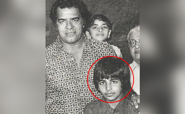 बॉलीवुड का सबसे अमीर हीरो है दारा सिंह के साथ खड़ा यह लड़का, शिल्पा-रवीना के साथ चला था चक्कर, आज है हिट मशीन, पहचाना क्या?