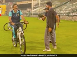 Watch: Viv Richards, Javed Miandad's Cycle Race In Pakistan Watch: Viv Richards, Javed Miandad's Cycle Race In Pakistan