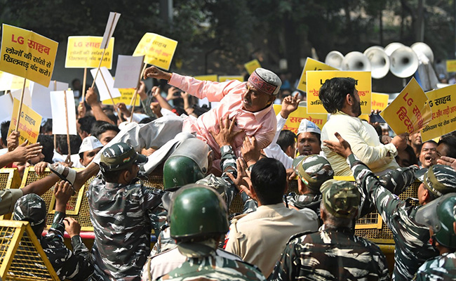 For AAP's 'Red Light On, Car Off' Plan In Delhi, Lt Governor Wants Proof Before Green Light