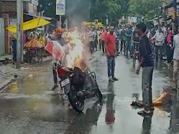 VIDEO: देखते ही देखते आग का गोला बनी बाइक, बाइक सवार ने कूदकर बचाई जान VIDEO: देखते ही देखते आग का गोला बनी बाइक, बाइक सवार ने कूदकर बचाई जान